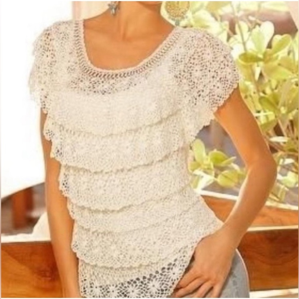 Boston Proper Off White Crocheted Tiered Ruffles Salsa Top • On or off shoulder